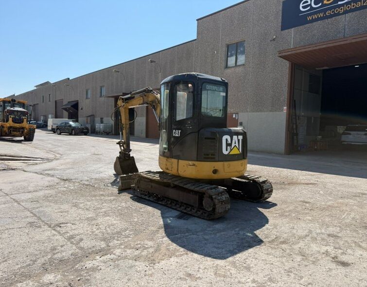 CATERPILLAR  304 **MINI EXCAVATOR**
